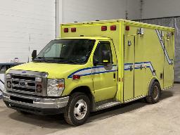 2017, FORD E-350, AMBULANCE    6 ROUES,