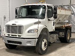 2009, FREIGHTLINER M2-106, CAMION À 6 ROUES    ÉPANDEUR,