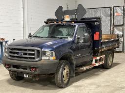 2004, FORD F-450 XL, CAMION À 6 ROUES  4 X 4  BENNE