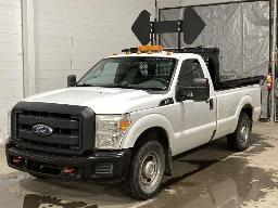 2011, FORD F-250 XL, CAMIONNETTE    BENNE