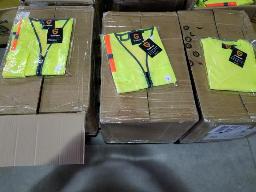 3 Caisses de vêtements de sécurité grandeurs variées (grandeur : large , XL) neufs