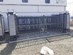 2025, Portail en métal, ouverture de 16' avec contrôle électrique, longueur totale environ 20'