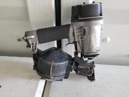 Cloueuse à bardeaux à air