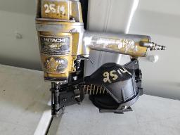 Cloueuse à bardeaux à air