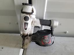 Cloueuse à air 1 1/2' à 2 1/2'' à rouleau