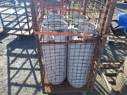 4 Réservoirs de propane en acier 100 lbs pleins avec cage de sécurité