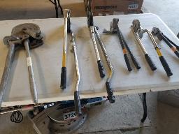 Lot de cintreuses manuelles de grandeurs variées