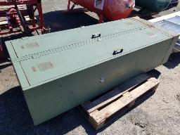 Casier de métal avec son contenu