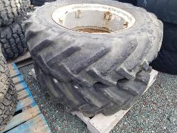 Pneu, 14.9-28 et 2 jantes