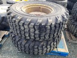 ARMOR, 2 pneus 16.9-24 avec jantes