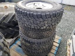 MOTOMASTER, 4 pneus LT265/75R16, Total terrain avec jante 8 trous