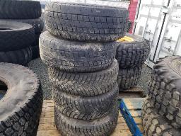5 pneus sur jante 265/70R17