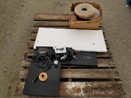 Machine chauffante pour bandes, lot de bandes et lot de plaques variées