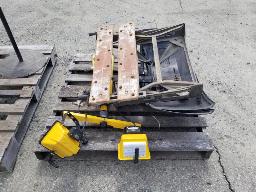 Ailes de tracteur (2), établi pliante, lumière sur pied, support d'établi