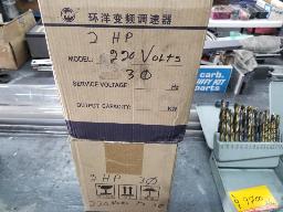 Drives électroniques (2), 2hp, 220V mono à 3 phases