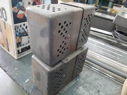 Régulateurs (2) constants de voltage