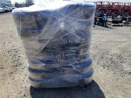 Lot de pneus auto et camions grandeurs variés neufs