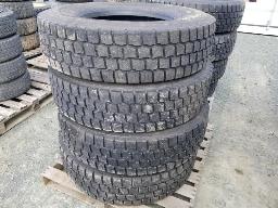 8 pneus réchapés 11R 22.5