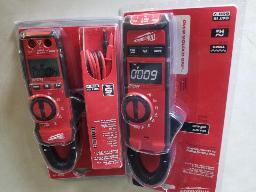 MILWAUKEE, Multimètre à fourche de 600A pour CVCR et un multimètre à pince de 400A