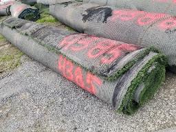 Rouleau de tapis gazon, environ 15' de long, ancien terrain de football