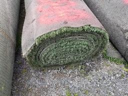 Rouleau de tapis gazon, environ 15' de long, ancien terrain de football