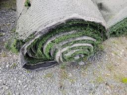 Rouleau de tapis gazon, environ 15' de long, ancien terrain de football