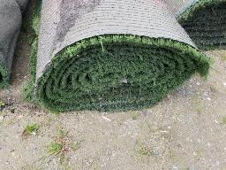 Rouleau de tapis gazon, environ 15' de long, ancien terrain de football