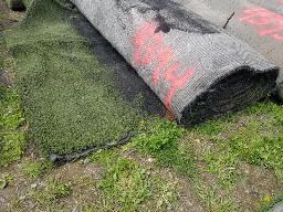 Rouleau de tapis gazon, environ 15' de long, ancien terrain de football