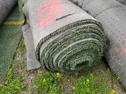 Rouleau de tapis gazon, environ 15' de long, ancien terrain de football