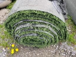 Rouleau de tapis gazon, environ 15' de long, ancien terrain de football