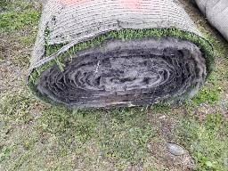 Rouleau de tapis gazon, environ 15' de long, ancien terrain de football