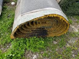 Rouleau de tapis gazon, environ 15' de long, ancien terrain de football
