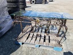 3 Tables en métal dessus en verre