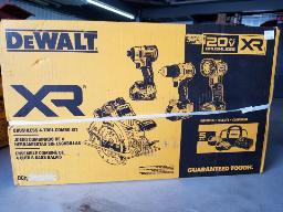 DEWALT-Ensemble de 4 outils: scie circulaire, impact 1/4, perceuse, lampe,  20 volts, 2 batteries,  chargeur