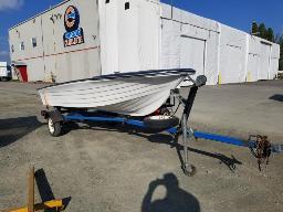 Chaloupe en fibre de verre 14' FC140, remorque ARTIS pneus 5.30-12