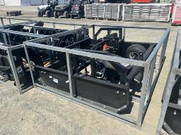 2025-Niveleuse , attache skid steer, boitier: 81''x72''x32''