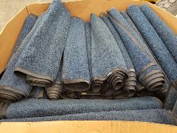 Environ 100 tapis commercial 33''x54''