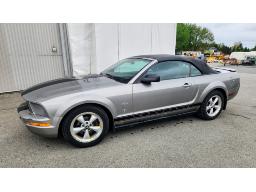 2009 FORD MUSTANG, automobile décapotable