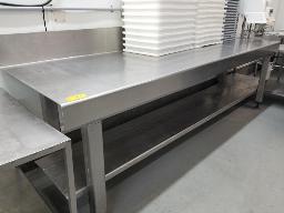 Table en stainless 3'x10' et petite table en stainless 36''x18''