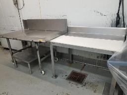 Table en stainless, 1 planche de découpe 29''x48''et une table en stainless 65''x36''
