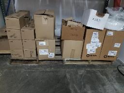 Lot de pots en verre avec couvercles et plus