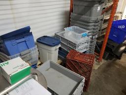 Lot de bacs en plastique et couvercles