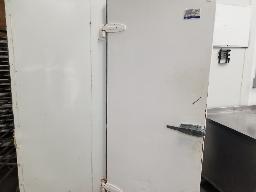 Porte 35''x78'' plus évaporateur et 2 étagères