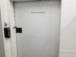 Porte sur rail 68''x82''