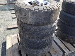 4 Pneus BFGOODRICH ALL TERRAIN LT255/75R17