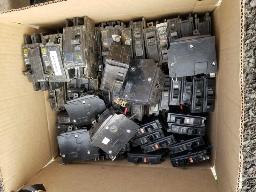 Environ 50 disjoncteurs Square D