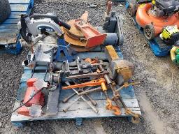 Lot d'outils: gros étau, étau de machiniste, tensionneur, à chaine et plus
