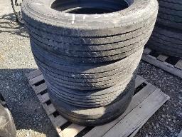 4 pneus 225/70R19.5, usagés
