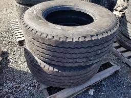 2 pneus 385/65R22.5, usagés