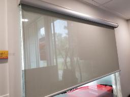 Environ 12 stores variés dans différent bureau à démonter